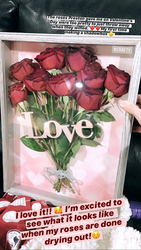 Dried Rose Picture Frame, How To Save Flowers From Boyfriend, Rose Pedals Ideas, What To Do With Dried Roses, Saving Flowers From Boyfriend, Dried Roses Ideas Diy, Dried Roses Ideas, Save Flowers, Dry Flower Frame