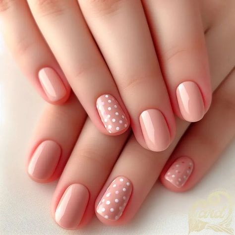 Short Polka Dot Nails, Elegant Nail Art Designs Classy, Nail Art Dots, Girly Diy, Royal Nails, Royals Nails, Polka Dot Nail Designs, Girly Nails, Manicure Nail Designs