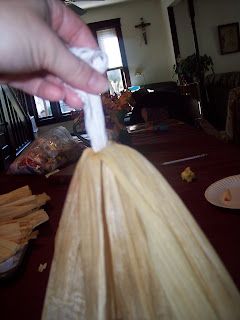 Are We There Yet?: Corn Husk Angels Tutorial Corn Shuck Crafts, Corn Husk Angels Diy, Paper Doll Making, Corn Husk Crafts, Mommy Hairstyles, How To Make Corn, Corn Husks, Corn Husk Dolls, Are We There Yet