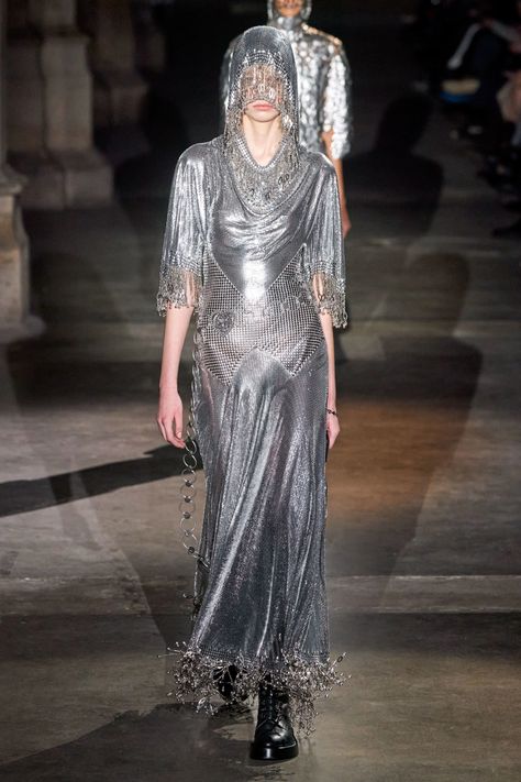 Paco Rabanne Fall 2020 Ready-to-Wear Collection - Vogue Armor Dress, Futuristic Fashion, Runway Trends, Ermanno Scervino, Concrete Jungle, Paco Rabanne, 가을 패션, Fall Fashion Trends, Fashion Show Collection