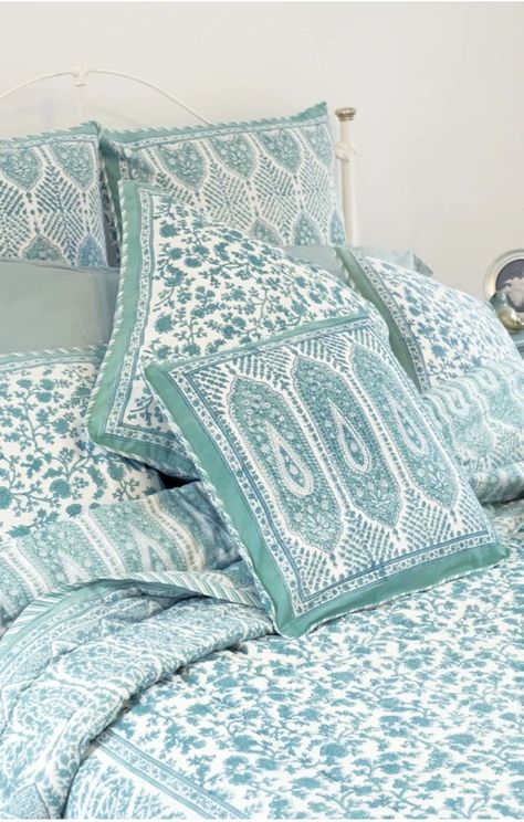 Shiva Designs is an inspiring place to shop for beautiful, unique, design led homewares and gifts, sourced from all over the world. Queen Size Quilts, King Size Quilts, Bedsheets Designs, Printed Bedsheets, Bed Cover Design, Big Block Quilts, Indian Bedding, Palace Garden, Quilt Care