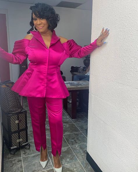 Patti LaBelle on Instagram: “Flashback to the Florida Strawberry Festival earlier this year. Have a good weekend everyone and please stay safe! I love you all! ♥️” Patti Labelle, Cher Photos, Strawberry Festival, Simple Bridesmaid Hair, Vintage Black Glamour, Daily Hairstyles, Good Weekend, Have A Good Weekend, Please Stay