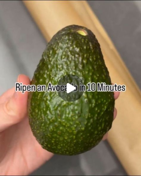 Ripen Avocado, Avocado Ripe, Avocado Hacks, How To Ripen Avocados, Clean Eating Guide, Lee Marvin, Amazing Food Hacks, Healthy Herbs, Avocado Recipes