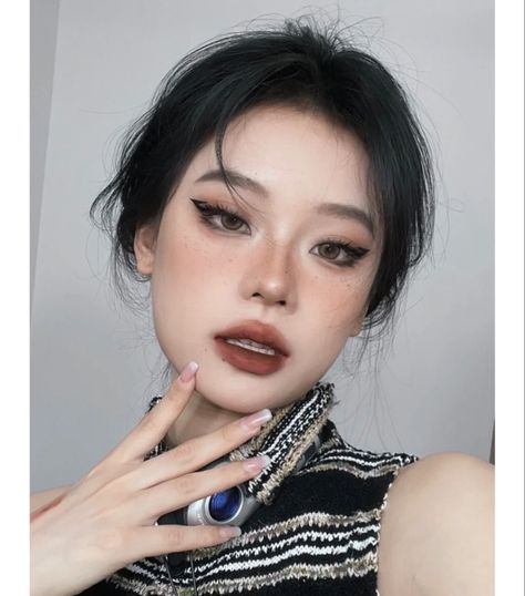 Layout Makeup, Makeup Layout, Club Makeup, Asian Makeup Looks, Day Makeup Looks, Makeup Blending, Eye Makeup Styles, Korean Eye Makeup, Edgy Makeup