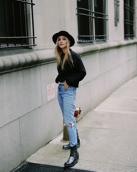 13 Going-Out Outfits That All Start With Your Jeans Frye Harness Boots Outfit, Harness Boots Outfit, Casual Going Out Outfit, Going Out Outfits Night Club, Outfit Boots, Frye Harness Boots, Going Out Outfit, The Frye Company, Fall Fashion Trends Women