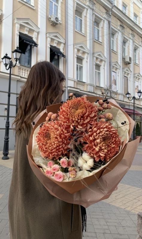 Flowers In Bouquet, Luxury Flower Arrangement, Chrysanthemum Bouquet, Boquette Flowers, Flowers Bouquet Gift, Flower Shower, Flower Therapy, Beautiful Bouquet Of Flowers, Beautiful Flower Arrangements