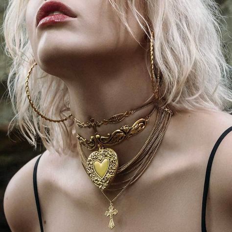 1,361 Me gusta, 10 comentarios - REGALROSE® (@regalrose) en Instagram: "Symbolic shapes & baroque silhouettes - The NEW COLLECTION is here and now we can't wait for the…" Choker Outfit, Love Struck, Cross Choker, Choker Gold, Heart Choker, Pierced Jewelry, Ex Machina, Gold Choker, Fantasy Jewelry