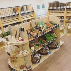 Example of a zero waste grocery Zero Waste Grocery, Bulk Store, Zero Waste Shop, Zero Waste Ideas, Waste Free Living, Zero Waste Swaps, Zero Waste Store, Grocery Store Design, Eco Store