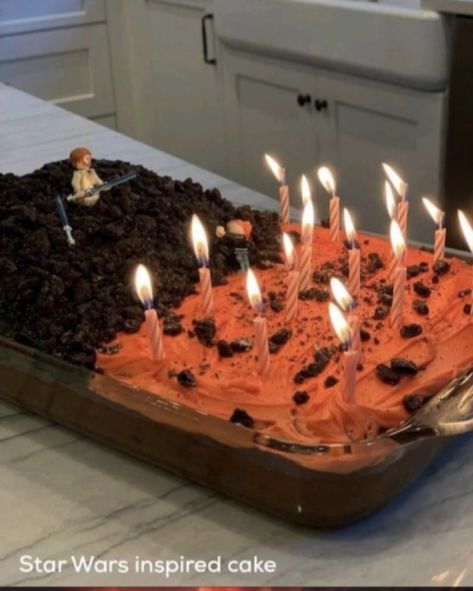 Mustafar Cake Star Wars, Star Wars Mustafar Cake, Homemade Star Wars Cake, Star Wars Essen, Star Wars Birthday Cake, Bendy Y Boris, Star Wars Food, Food Addict, Star Wars Cake