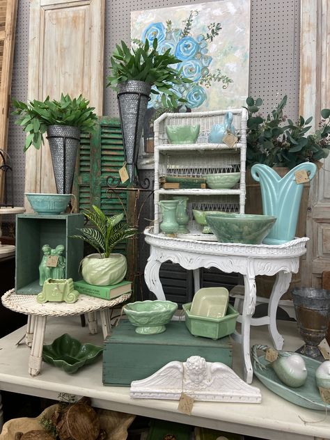 Antique Booth Design, Vintage Market Booth, Antique Store Displays, Vintage Shop Display, Vintage Booth Display, Flea Market Booth, Vintage Store Displays, Antique Booth Displays, Antique Mall Booth