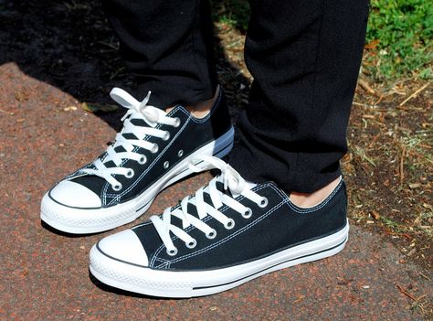 Fashionfifth- Black low cut Converse Chuck Taylors Short Converse Shoes, Low Converse Aesthetic, Converse Shoes Low Cut, Converse Low Cut Outfit, Converse Low Outfit, Low Cut Converse, Black Low Top Platform Converse, Converse Shoes Aesthetic, Black Converse Lows