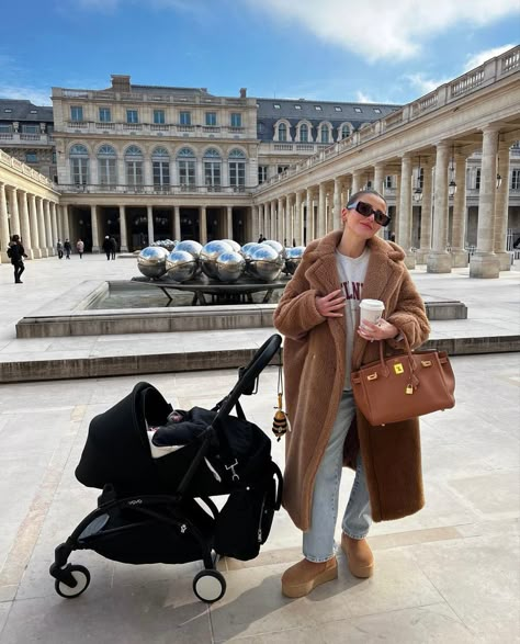 Birkin Mom, University Outfits, Mom Ootd, Nature Outfits, Baby Aesthetic, Alexandra Pereira, Nyc Lifestyle, University Outfit, Future Mom