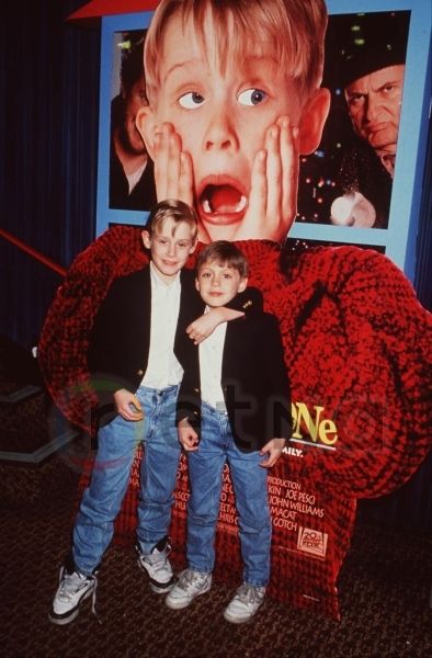 Macaulay Culkin And Kieran Culkin Macaulay Culkin Home Alone, Movie Special Effects, 1990s Films, Dope Wallpaper Iphone, Rory Culkin, Home Alone Movie, Kevin Mccallister, Kieran Culkin, The Artist Movie