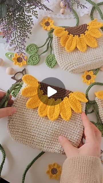 Sunflower Purse, Hand Crocheted Blanket, Crochet Shoulder Bags, Fall Crochet Patterns, Crochet Heart Pattern, Modern Crochet Patterns, Crochet Socks, Crochet Pumpkin, Crochet Flower Tutorial