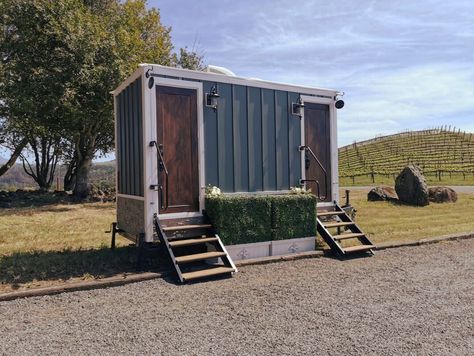 Trailer Porta Potty, Glamping Restroom, Portable Bathroom Wedding, Toilet Trailer Wedding, Portable Restroom Trailer, Fancy Porta Potty, Portable Bathroom Trailer, Luxury Portable Restrooms, Bathroom Trailer Wedding