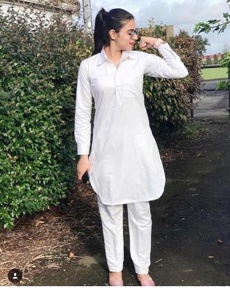 White Kurta Pajama Women, Pathani Suit Women, Kurta Ideas, Kurta Pajama Punjabi, Girls Kurti, Checked Shirt Dress, Afghani Clothes, Balochi Dress, Stylish Kurtis Design