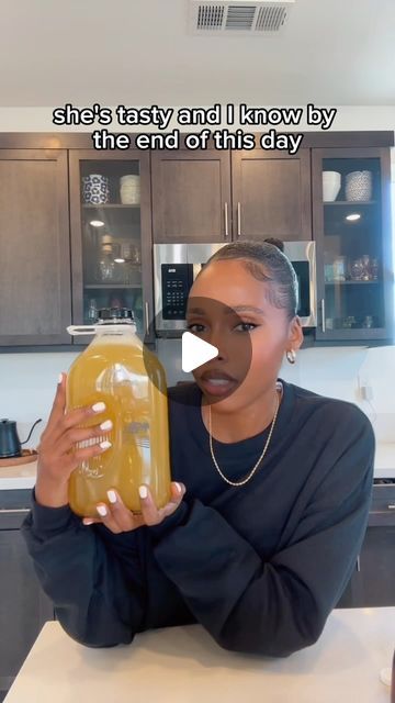 Ashley Breann on Instagram: "Large Batch Pineapple Passionfruit Margarita Recipe What you’ll need: • 3 cups of tequilla • 2 cups pineapple juice •2 cups passion fruit juice • 1 cup (fresh squeezed lime juice) •agave • triple sec - a large splash (optional) #batchcocktails #margarita #cocktails #margaritarecipe #drinkrecipe" Passion Fruit Alcoholic Drink, Pineapple Passion Cocktail, Passion Fruit Rum Cocktails, Gallon Alcoholic Drink Recipes, Large Batch Party Cocktails, Easy Margarita Recipes, Passionfruit Margarita, Alcoholic Fruit Punch, Passionfruit Cocktail