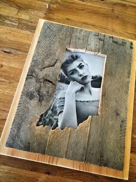 Homemade Picture Frames, Pallet Picture Frames, Pallet Frames, Advanced Woodworking Plans, Barn Wood Picture Frames, Rustic Picture Frames, Barn Wood Crafts, Barn Wood Projects, Diy Photo Frames