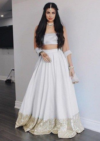 Plain White Lehenga Skirt Indian Outfit, Indian Bridesmaid Dress, Traditional Lengha, Lehenga Simple, Bridesmaid Lengha, Gowns Gold, Lengha Dress, Evening Gowns Gold, White Lehenga Choli