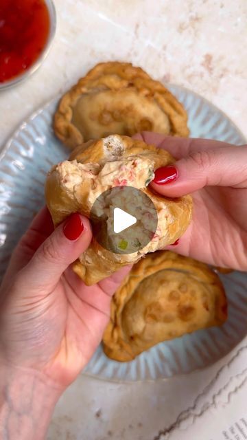 364K views · 29K likes | Marta - Recipes & London eats on Instagram: "Crab Rangoon empanadas🦀
.
As both an empanda and crab rangoon lover I though, I thought why not mix both and get the best of both worlds? In this recipe I teach you how to make the easiest 3 ingredient empanada dough, which becomes super crispy and delicious once you fry it ! 

I’m filling it with spicy crab Rangoon, which provides the perfect creamy and cheesy contrast to the crispy dough 🔥
.
You can find the whole recipe by clicking the link in my BIO 😇
.
#easymeals #recetasfaciles #healthyfood #empanadas #cheesyfood #cheesy #healthyrecipes #easydinnerideas #colombianfood #thefeedfeed #crispy #mozzarella #healthyfood #homemade #crabrangoon #easyrecipes #empanadasargentinas🇦🇷 #empanadalovers #crabmeat #creamcheese Empanada Dough, Empanadas Dough, Spicy Crab, London Eats, Crab Rangoon, Colombian Food, Cheesy Recipes, Best Of Both Worlds, Crab Meat