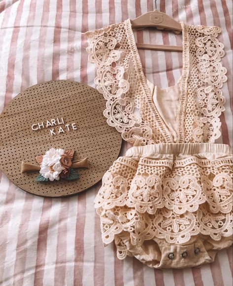 Baby Girl First Birthday Cake, Girl First Birthday Cake, Girls First Birthday Cake, Lace Dress Outfit, Cake Smash Outfit Girl, Outfit Boho, Boho Baby Girl