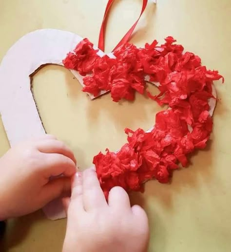 Mothers Day Crafts For Toddlers, Diy Valentine Decor, Valentines Art For Kids, Preschool Valentines Activities, Preschool Valentine Crafts, Valentine Art Projects, February Crafts, Easy Valentine Crafts, Valentine's Day Crafts For Kids