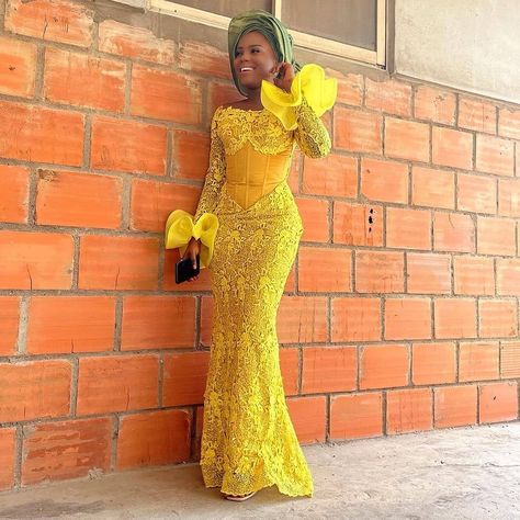 AsoebiAfrica® on Instagram: “Yellow!💛💛💛 @mide_smallie 👗 : @mide_smallie 💄: @novia_divas” Yellow Asoebi, Latest Ankara Style, Native Dresses, Lace Asoebi, Asoebi Lace Styles, Asoebi Lace, Lace Styles For Wedding, Nigerian Lace Dress, Aso Ebi Lace Styles