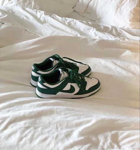 Michigan State Dunks, Michigan Dunks, Green Dunks, Dr Shoes, Trendy Shoes Sneakers, All Nike Shoes, Cute Nike Shoes, Cute Sneakers, Fresh Shoes