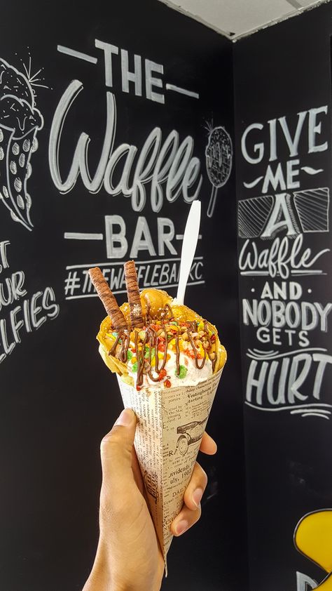 Waffle Store Design, Waffle Party Decorations, Waffle Shop Interior, Waffle Restaurant Design, Waffle Decoration Ideas, Waffle Shop Design Ideas, Desert Station, Waffle Restaurant, Waffle Pops