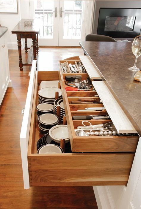 Organized home makes good use of hidden drawers Hidden Kitchen, Kitchen Drawer Organization, Kitchen Cabinet Hardware, Kitchen Storage Solutions, Gorgeous Kitchens, Pantry Design, Kitchen Drawers, Drawer Organizers, Kitchen Cabinet Design