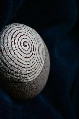 Painting A Rock, Spiral Mandala, Spirals In Nature, Sacred Spiral, Soul Stone, Painted Stone, Sticks And Stones, Hand Painted Rocks, Pebble Painting