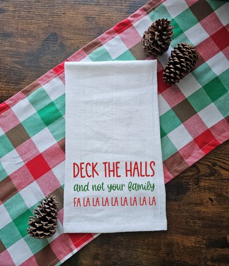 Deck the Halls and Not Your Family / Funny Christmas Tea Towel / Christmas Decor / Funny Christmas Gift / Fun Christmas Kitchen Towel by Belewsy on Etsy Funny Christmas Kitchen Towels, Christmas Flour Sack Towels, Christmas Tea Towels Diy, Tea Towels Crafts, Christmas Tea Towels, White Elephant Christmas, Funny Towels, Sister Crafts, Funny Tea Towels