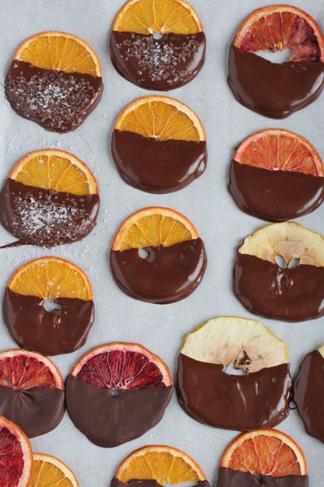 Chocolate covered dried fruit crisps! Perfect for Valentine's Day. .  and enter to win a $300 gift card to Amazon.com!!! #giveaway #valentinesday #simpleandcrisp Candied Orange Slices, Candied Orange, Chocolate Covered Fruit, Cooking Mama, Dehydrated Fruit, Chocolate Fruit, Xmas Cookies, Christmas Dessert, Chocolate Orange