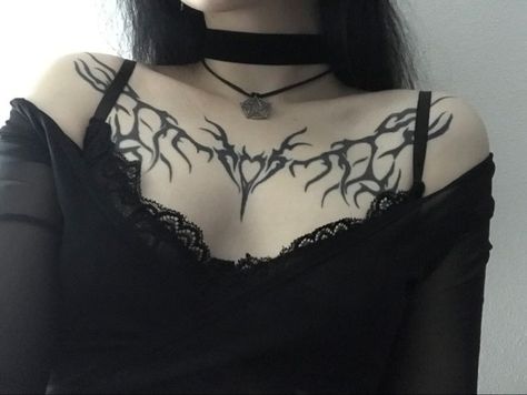 nora Emo Chest Tattoo Female, Shoulder Tattoo Grunge, Collarbone Tattoo Grunge, Collarbone Tattoo Goth, Gothic Collarbone Tattoo, Chest Woman Tattoo, Y2k Chest Tattoo, Emo Chest Tattoo, Goth Chest Tattoo Female