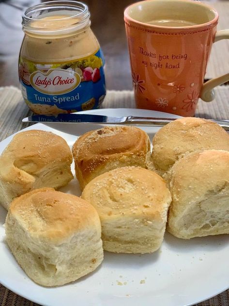 Pandesal Photography, Breakfast Filipino, Pinoy Breakfast, Filipino Breakfast, Pinoy Foods, Junk Foods, Food Snap, Filipino Foods, Filipino Style