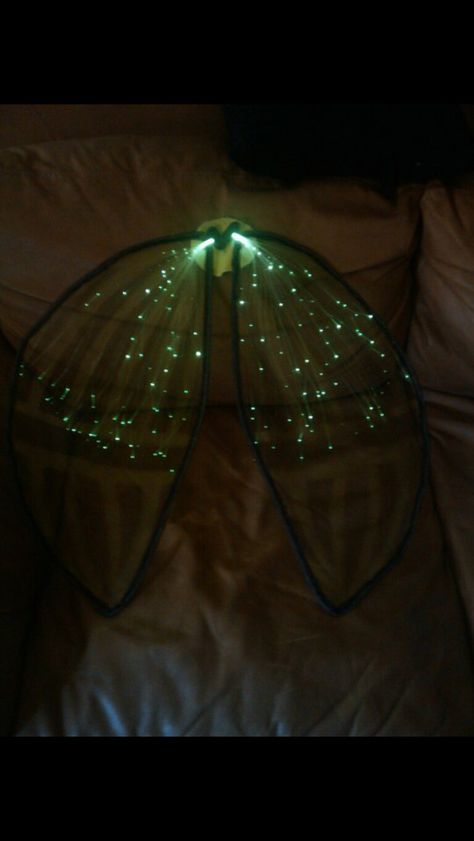 Firefly wings. Tule coat hangers, ribbon and fiber optic hair clips woven into the Tule. Firefly Costume Women, Firefly Costume Diy, Fire Fly Costume, Firefly Wings, Disney Fairies Costumes, Fly Costume, Firefly Costume, Year Concert, Fairy Costume Diy