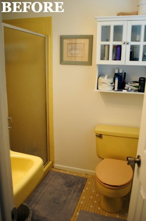 This bathroom was stuck in the '60s, but wait until you see it now! Yellow Tile Bathroom, Vintage Yellow Bathroom, Yellow Bathroom Walls, Bedroom Makeover Before And After, Makeover Kamar Mandi, Yellow Bathroom Decor, Bathrooms Inspiration, Old Bathrooms, Bath Makeover