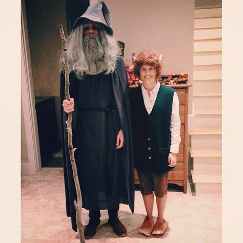 The best (and maybe weirdest) couples costume ever.                   Image Source: Instagram user mekenzie.k Gandalf And Frodo, Lord Of The Rings Halloween, Lord Of The Rings Costumes, Character Costume Ideas, Scary Couples Costumes, Hobbit Costume, Lotr Costume, Couples Cosplay, New Halloween Costumes