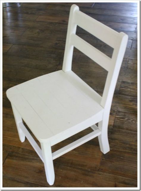 You Can Build This! Easy DIY Furniture Plans from The Design Confidential with Complete Instructions on How to Build a Shabby Chic Cottage Dining Chair via @thedesconf Farmhouse Style Chairs, Dining Chairs Diy, Farmhouse Chairs, Farmhouse Dining Chairs, Table Farmhouse, Diy Dining, Decor Shabby Chic, Diy Furniture Easy, Chic Kitchen