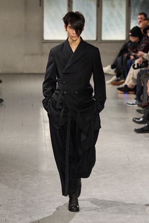 Yohji Yamamoto Street Style, Yohji Yamamoto Menswear, Yoji Yamamoto, Yohji Yamamoto Men, Trend Council, Menswear Fashion, Mode Inspo, Gentleman Style, Fall 2023