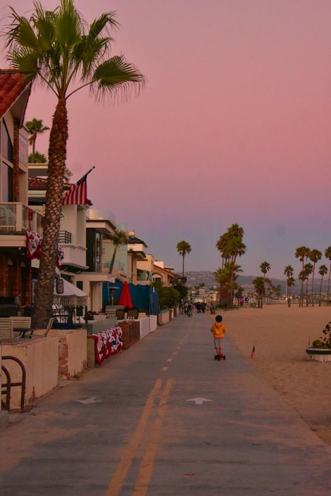 photography boardwalk cali sunset California Boardwalk, Outside Scenery, Romanticizing Summer, Cali Sunset, Trip Vision Board, Ice Cream Bike, Beach Episode, Dream Night, My Planet