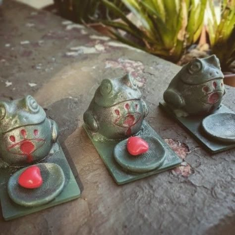 Zelda Decorations, Zelda Crafts, Diy Zelda Gifts, Zelda Pottery, Zelda Clay Ideas, Clay Korok, Legend Of Zelda Clay Ideas, Polymer Clay Zelda, Diy Zelda Crafts