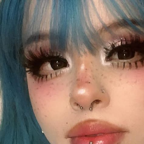 Nose Blush Makeup, Blush On Nose, Cute Goth Makeup, Makeup With Freckles, Freckle Makeup, Nose Blush, Big Eyes Makeup, Freckles Makeup, Nose Contour