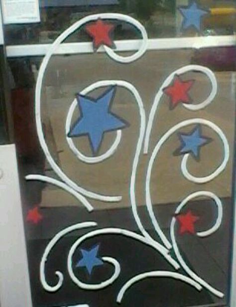 Painted window designs Fourth of July 4th Of July Window Painting, 4th Of July Chalkboard Art, Front Window Decor, 4th Of July Painting, Window Displays Ideas, July Chalkboard Art, Holiday Window Painting, Window Art Ideas, Window Painting Ideas