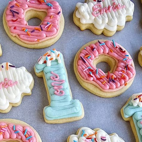 Sara's CUPCAKES on Instagram: "Donut COOKIES for the SWEETEST 1st birthday 🍩  #birthdaycookies #firstbirthdaycookies #donutcookies #sprinklecookies #sugarcookies #customcookies #buttercreamcookies #homebakery #sarascupcakesoflakecity #lakecityiowa" Birthday Cutout Cookies, Birthday Buttercream Cookies, Sweet One Cookies Decorated, Donut Birthday Cookies, Donut Birthday Party Cookies, Number One Cookies Decorated, Donut Birthday Cookies Decorated, First Birthday Cookies, Sprinkle Cookies