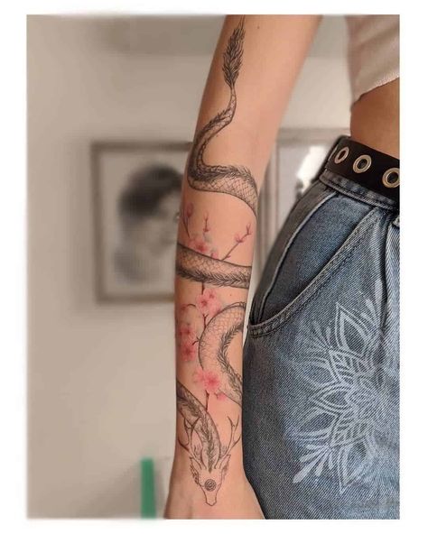 Dragon Tattoo Wrist, Dragon Tattoo Wrapped Around Arm, Dragon Tattoo Forearm, Tatuaje Studio Ghibli, Arm Wrap Tattoo, Wrap Around Wrist Tattoos, Dragon Tattoo Arm, Dragon Tattoo Ideas, Around Arm Tattoo