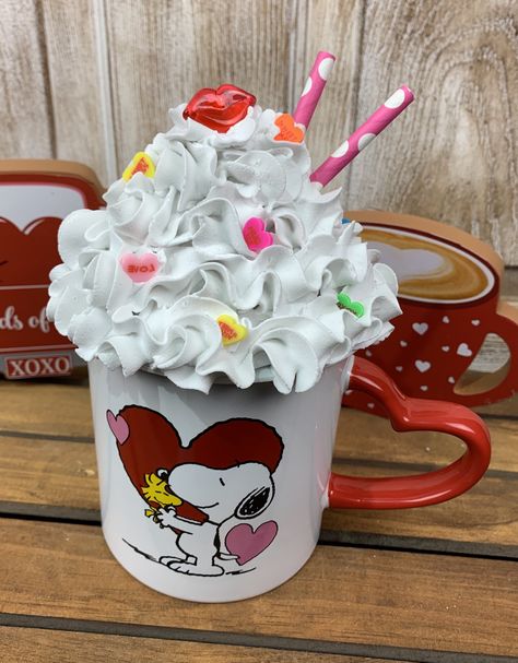 Fake Hot Chocolate, Creamy Hot Chocolate Recipe, Shortbread Bars Recipes, Cup Toppers, Chocolate Toppers, Valentine Drinks, Mug Topper, Fake Food Props, Fake Bakes