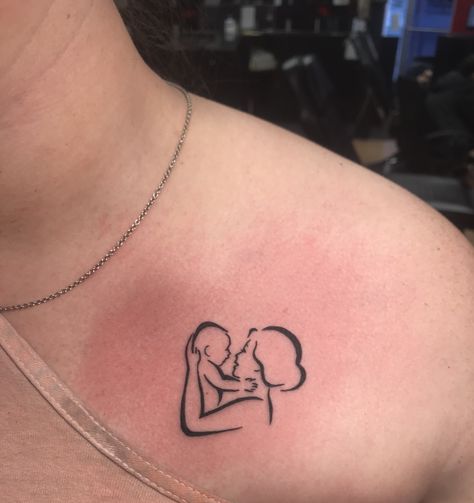 Mom and baby tattoo Husband Tattoo For Wife, Baby Boy Tattoo, Boy Tattoo Ideas, Newborn Tattoo, Mom Baby Tattoo, Mother And Baby Tattoo, Tattoos For Baby Boy, Tatto Boys, Mum Tattoo