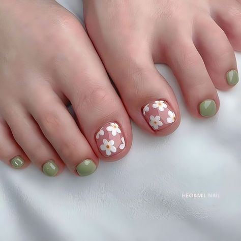 Check Out These 30 Lovely Spring Pedicure Designs - 194 Spring Pedicure Designs, Spring Pedicure, Red Nails Glitter, 2024 Nails, Pedicure Designs, Model Nails, Glow Nails, Toe Nail Designs, Girl Needs