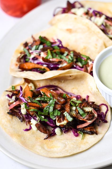 Marinated Mushroom Tacos - Kind Roots Food Mushroom Marinade, Mushroom Tacos, Quick Vegan, Ceviche Recipe, Marinated Mushrooms, Plant Based Dinner, Pickled Red Onions, Vegan Recipe, Meatless Meals